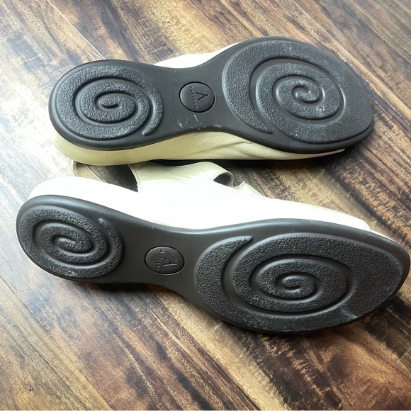 Clark Artisan Beige Leather Athletic Hook & Loop Comfort Sandal Size 10N - Picture 9 of 12